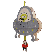Load image into Gallery viewer, Saucer  pendulum clock
